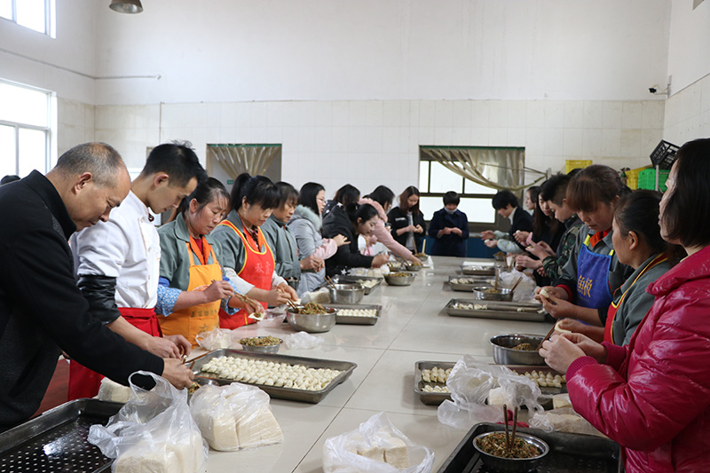 冬至餃子碗，陽(yáng)晨人心暖